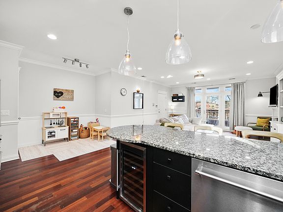 5th image of 3806 N Ashland Ave #2S