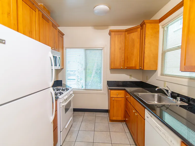 845 Warfield Ave — Photo 15