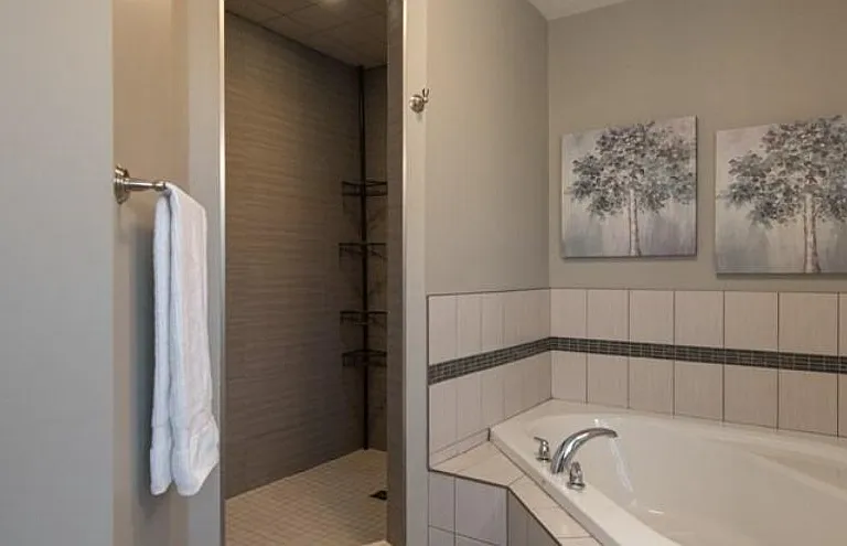 487 East Ave #4 — Photo 5