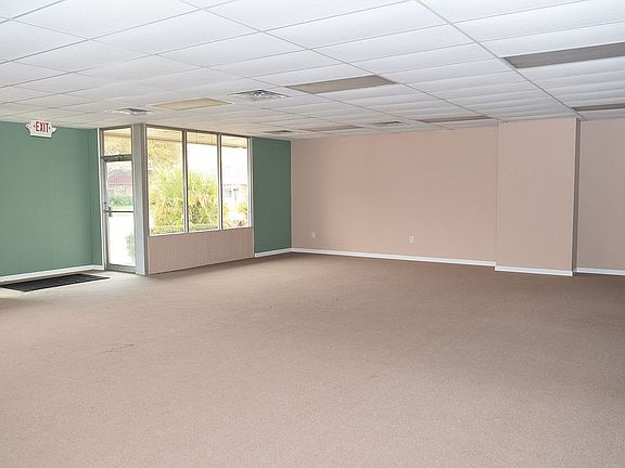 2nd image of 800 W Oglethorpe Blvd