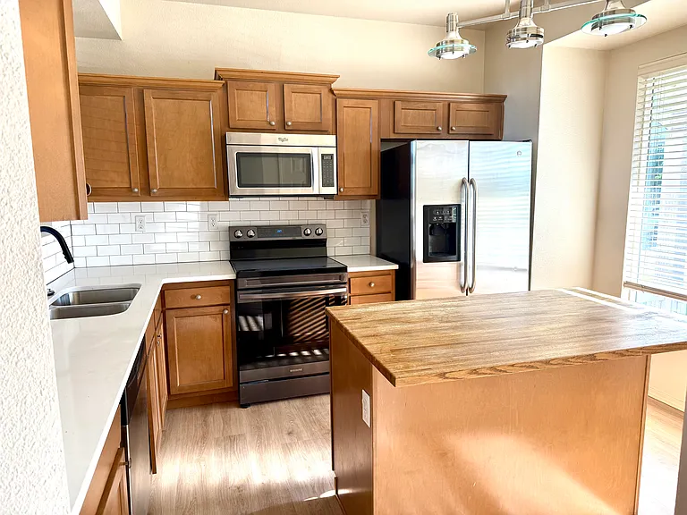 1150 Scarlet Oak Dr — Photo 2