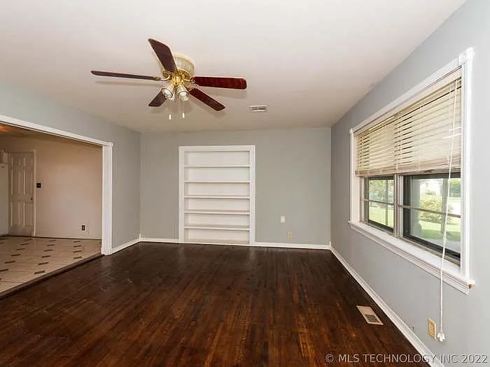 10208 E 7th St — Photo 40