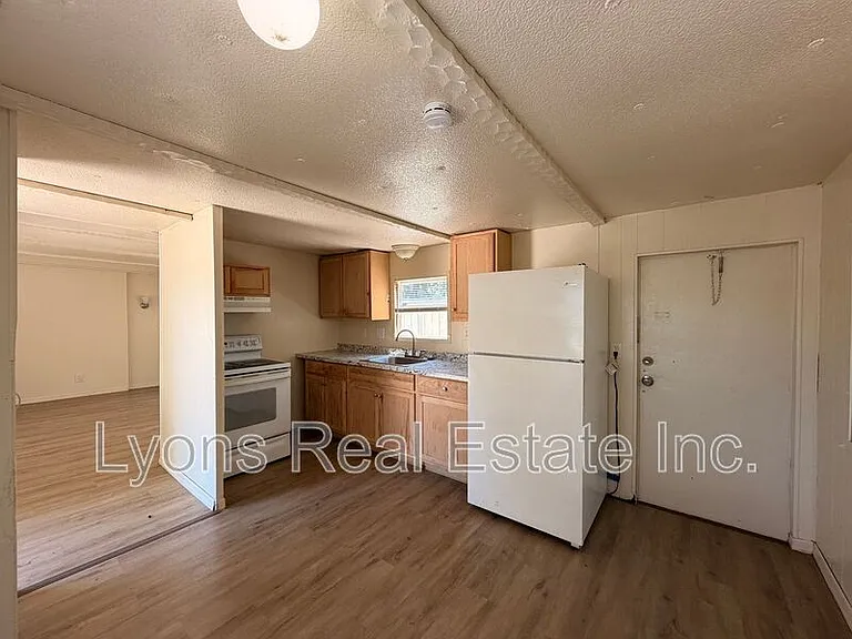 8205 Suncoast Dr — Photo 4