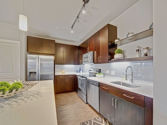 4th image of 800 N Oklahoma Ave APT 1449