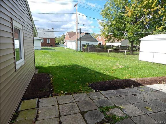 3rd image of 150 Wheaton Dr
