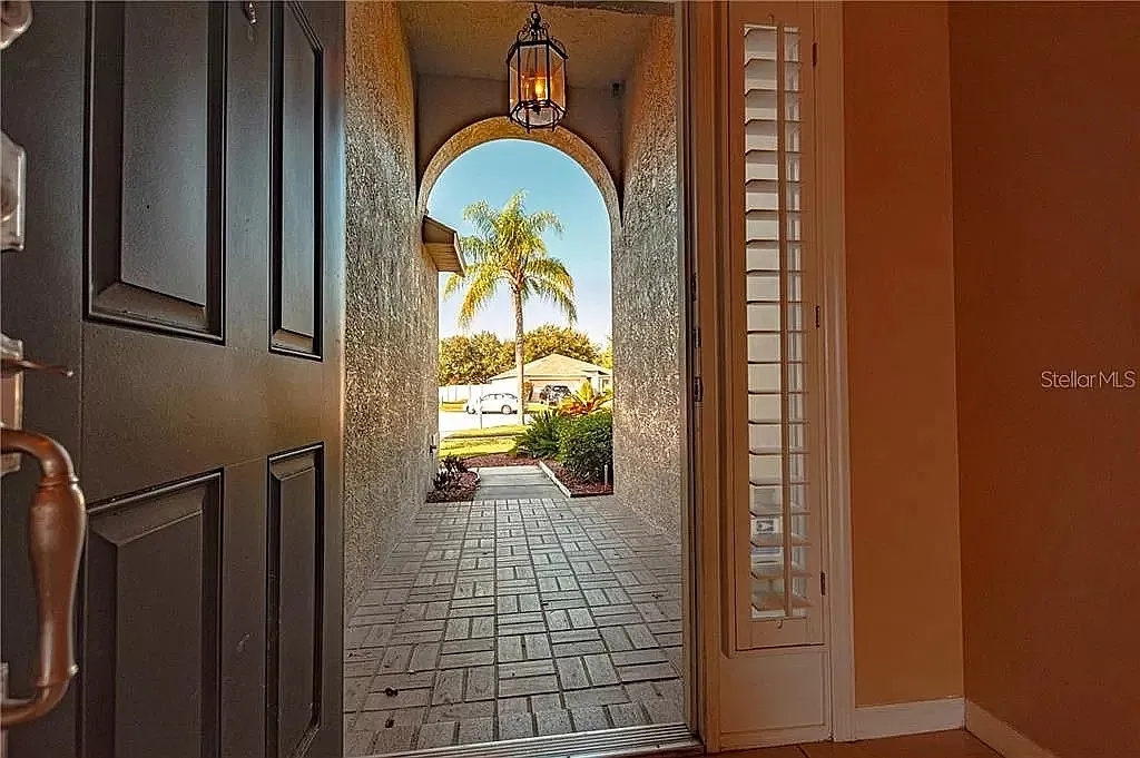 3 bed, 1640 sqft, $2,345 — Photo 3