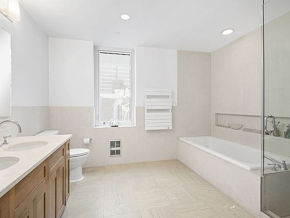 5th image of 36 E 14th St APT 6B