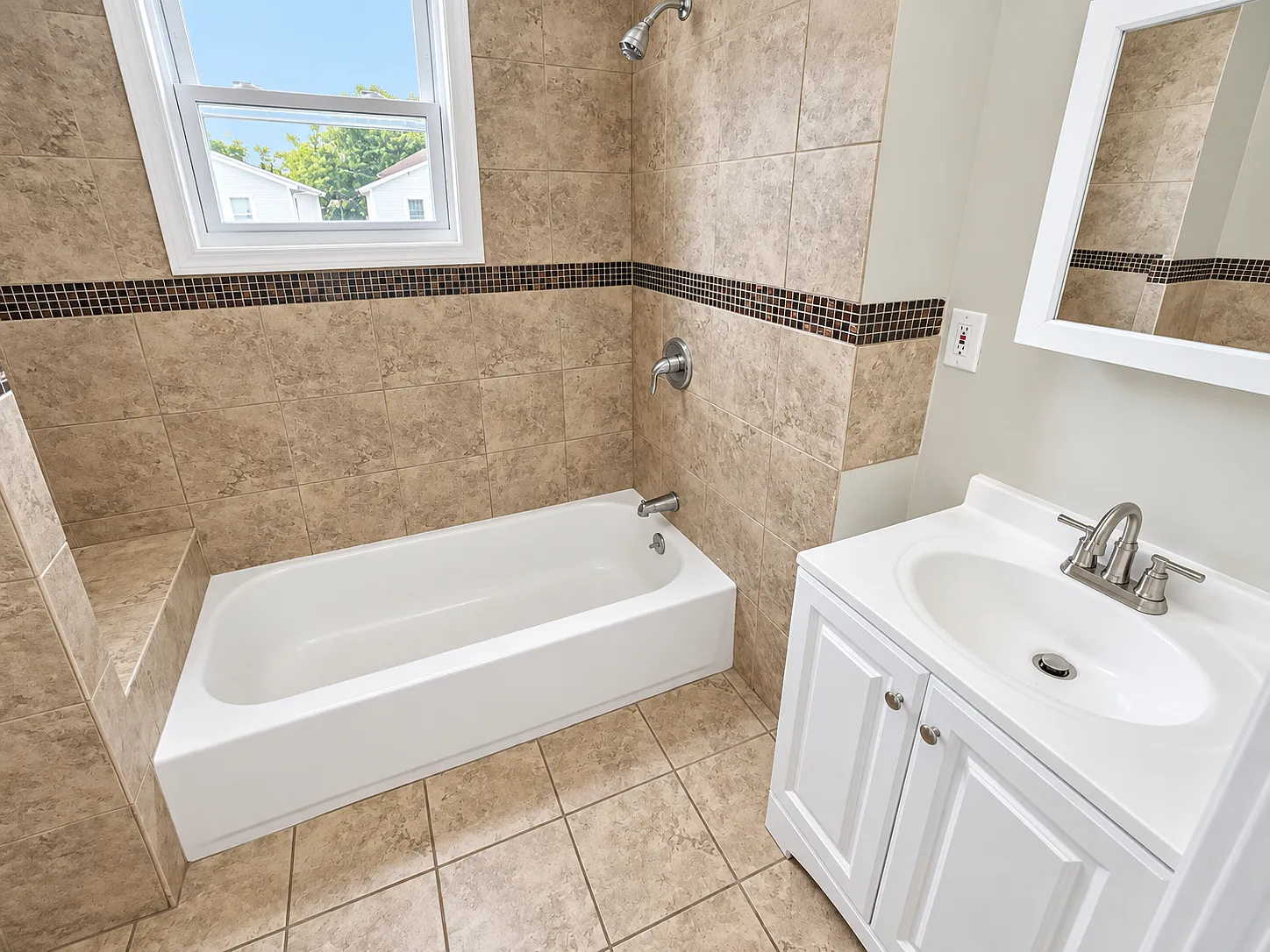 2 bed, 1000 sqft, $1,845 — Photo 4
