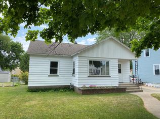 2005 15th Ave, Menominee, MI 49858