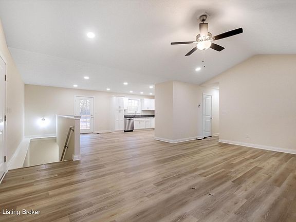 4th image of 55 Hitch Ct