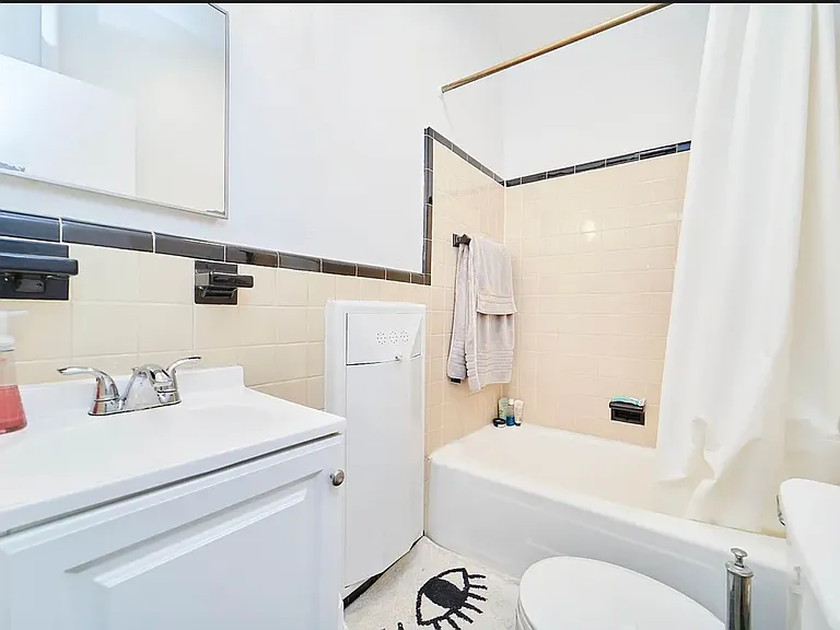 400 W 45th St #5D — Photo 8