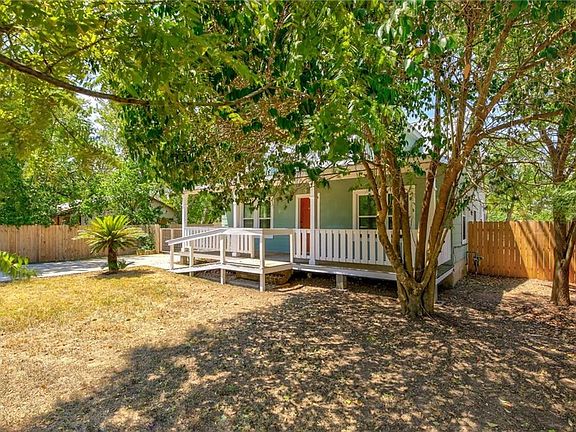 3rd image of 1916 Pecan St