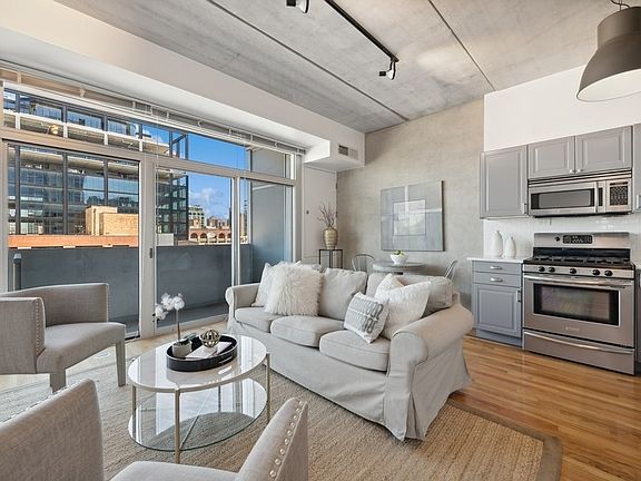 3rd image of 630 N Franklin St APT 815