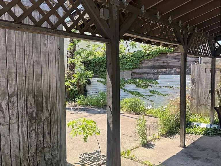 298 W Hazeltine Ave — Photo 21