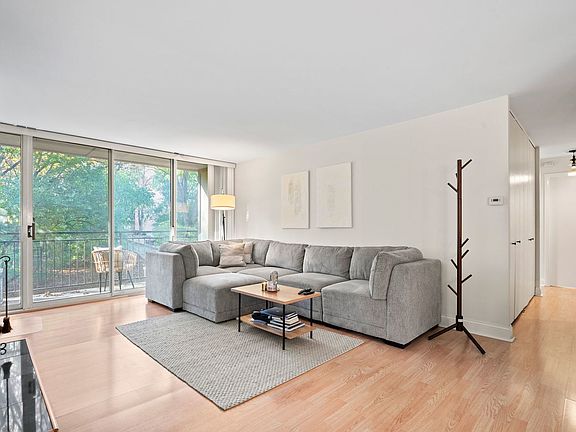 3rd image of 5820 Oakwood Dr Unit 2L