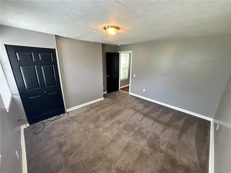 335 Cedarhurst St — Photo 16