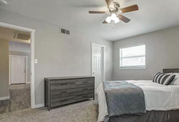 4th image of 2053 W Lindsey St APT A