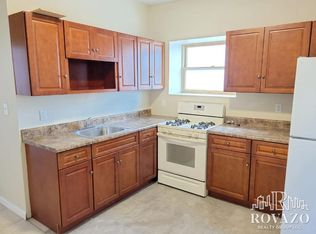 959 Grove St #1R, Irvington, NJ 07111