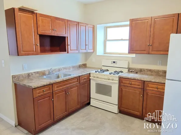 959 Grove St, Irvington, NJ