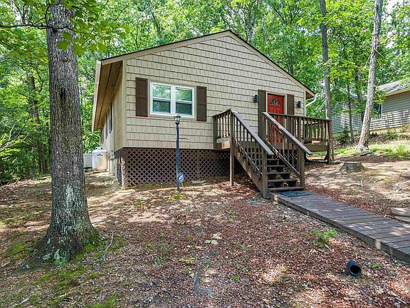 3rd image of 409 Cub Ln