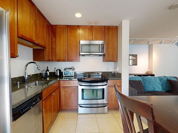 5th image of 175 W Saint James St Unit 102