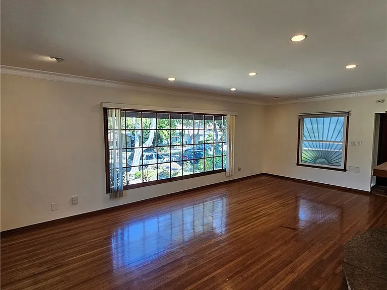 12627 Manor Dr — Photo 8