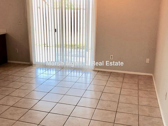 4th image of 408 E Oxford Dr