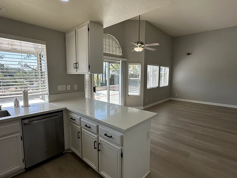 1314 Robert Ct — Photo 13