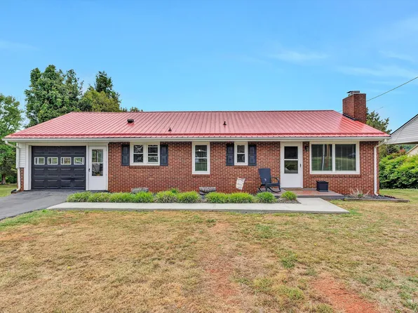 90 Ann Sink St, Rocky Mount, VA 24151