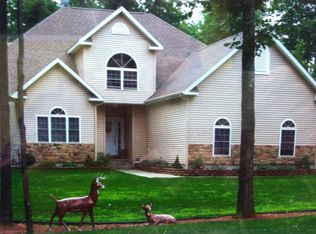 16 Twin Birch Ln, Morrisonville, NY 12962