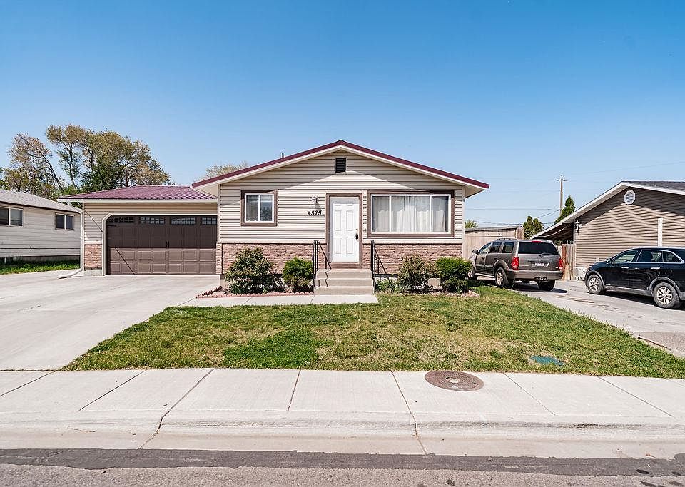 1st image of 4575 Sawtooth St