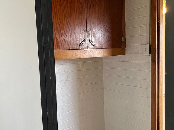 2nd image of 100 N Summit Ave