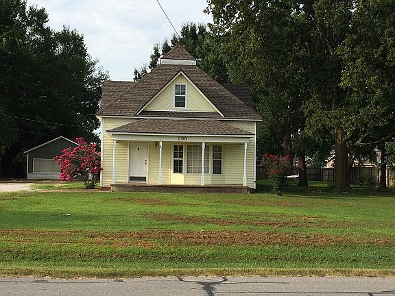 2nd image of 506 E Lake Francis Dr