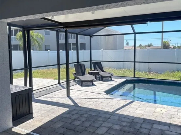 2926 SE Santa Barbara Pl, Cape Coral, FL 33904