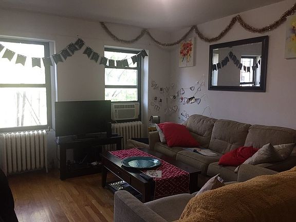 3rd image of 219 E 116th St APT 4