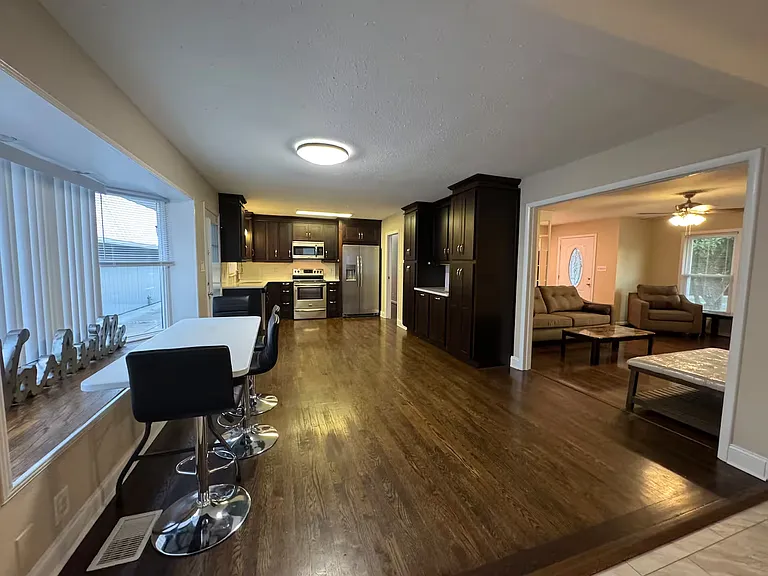 1017 Primrose Dr — Photo 5