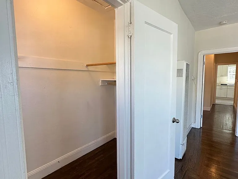1009 E 22nd St — Photo 10