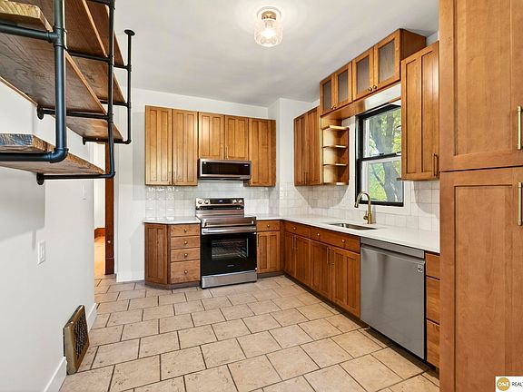 4th image of 3340 Center St