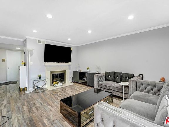 2nd image of 21333 Lassen St Unit 8B