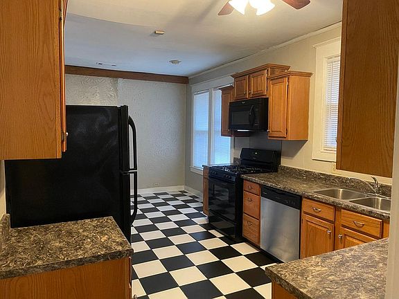 5th image of 719 Maury St