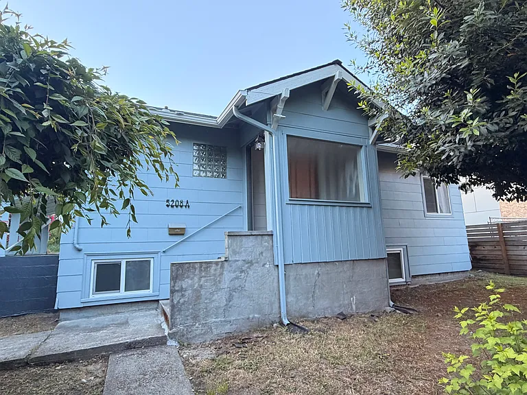 5208A Ravenna Ave NE — Photo 1