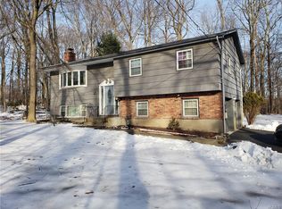 1 Iroquois Trl, Airmont, NY 10952