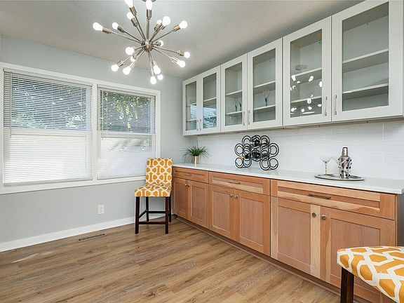 3rd image of 401 39th St