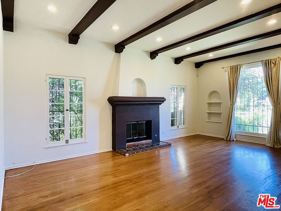 1st image of 203 N Doheny Dr