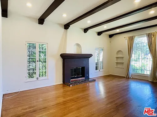 203 N Doheny Dr Photo 1
