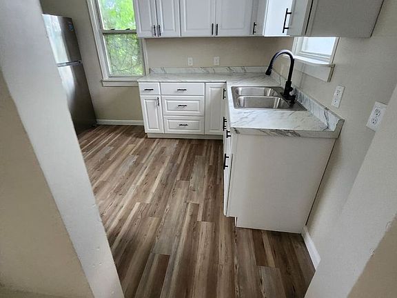 5th image of 812 Spring St