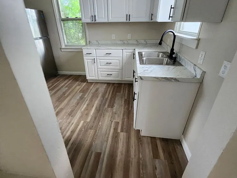 812 Spring St — Photo 5