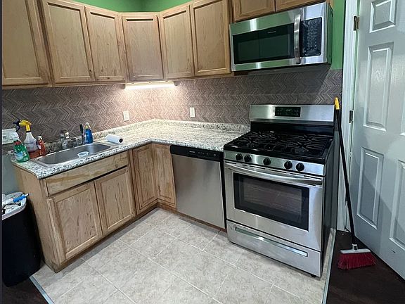 3rd image of 2320 W 21st St #1R