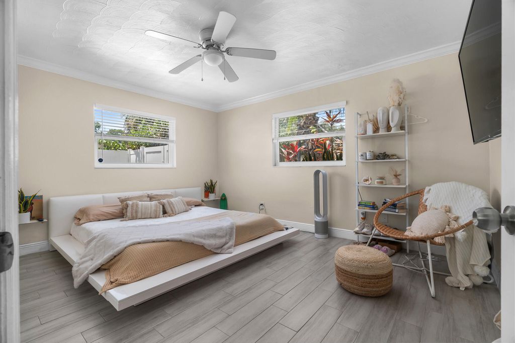 3440 NE 10TH Terrace, photo 6