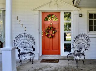 1515 E Bywater Ln, Fox Pt, WI 53217